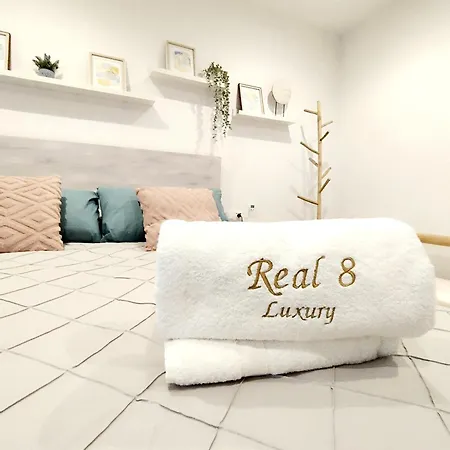 Real 8 Luxury Free Wifi