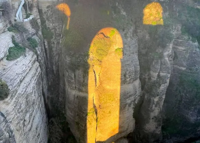 Real 8 Luxury Free Wifi *