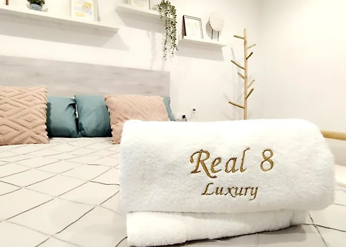 Real 8 Luxury Free Wifi