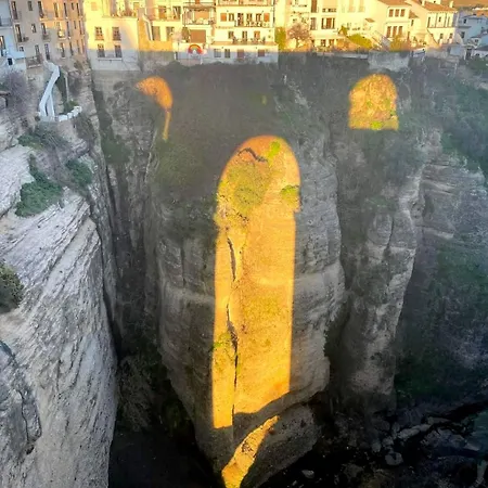 Real 8 Luxury Free Wifi *